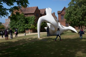 Large Reclining Figure, 1984 Fibreglass Length 900 cm 
